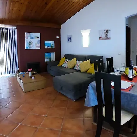 Lotus Villa, Вілла *
