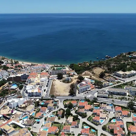 Lotus Villa, Βίλα Αλμπουφέιρα