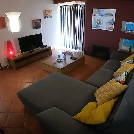 Lotus Villa, Βίλα *