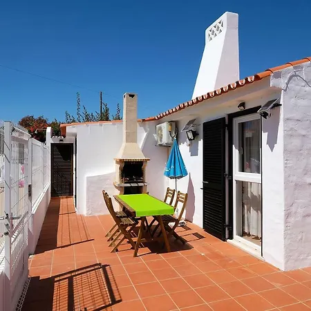 Lotus Villa, Вілла *