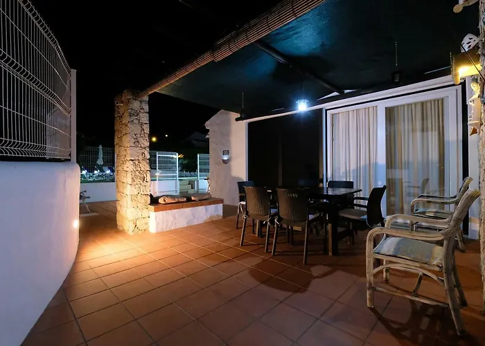 别墅 Lotus Villa, 阿尔布费拉